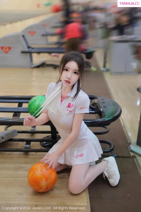   [XiuRen]高清写真图 2024.02.20 No.8118 小薯条nienie 丝袜美腿第8张图片